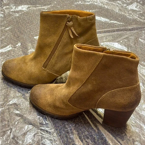 Clarks | Shoes | Clarks Brown Leather Ankle Boots Chunky  display picture 1